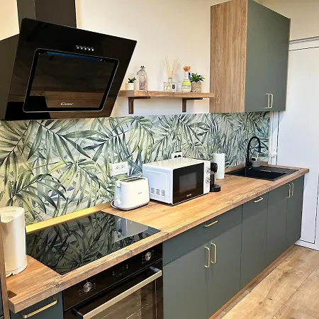 Paris - Free Private Parking *