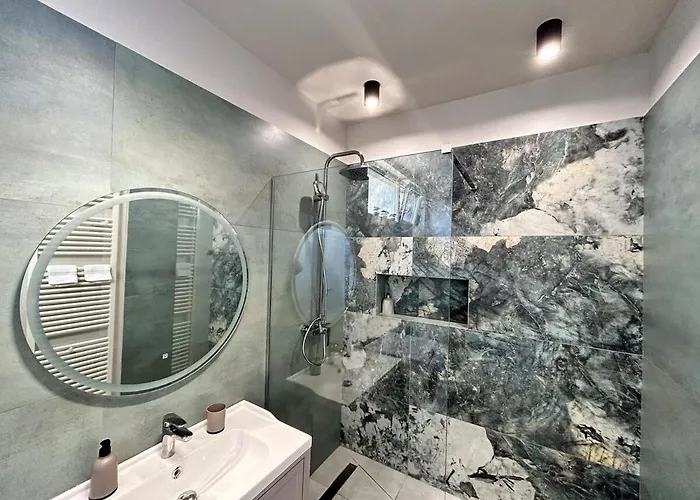 Paris - Free Private Parking Temešvár